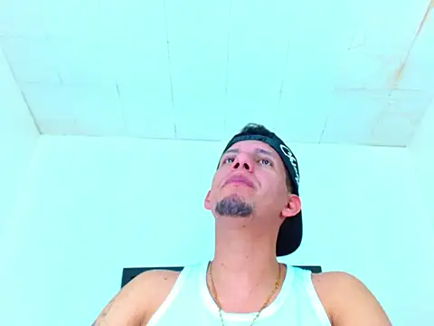 kevin  fox  online show from October 17, 2025, 7:15 pm