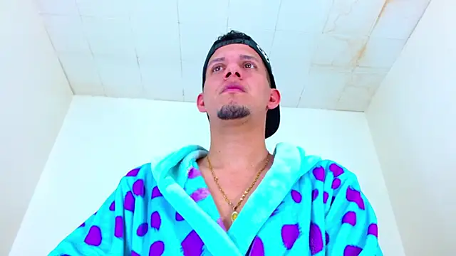 kevin  fox  online show from October 27, 2025, 7:15 pm