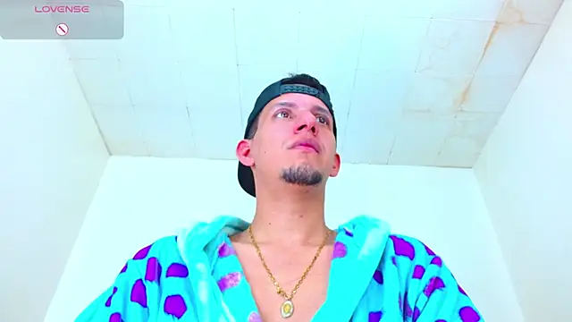 kevin  fox  online show from October 15, 2025, 7:11 pm