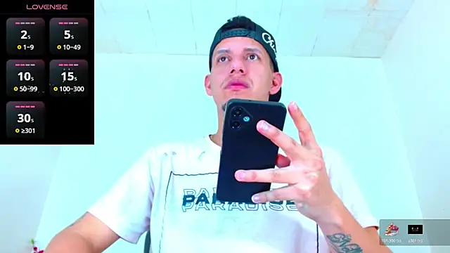 kevin  fox  online show from October 26, 2025, 1:22 pm