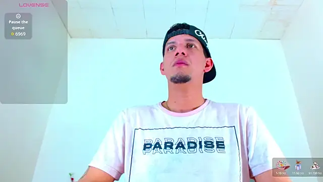 kevin  fox  online show from September 27, 2025, 8:04 pm