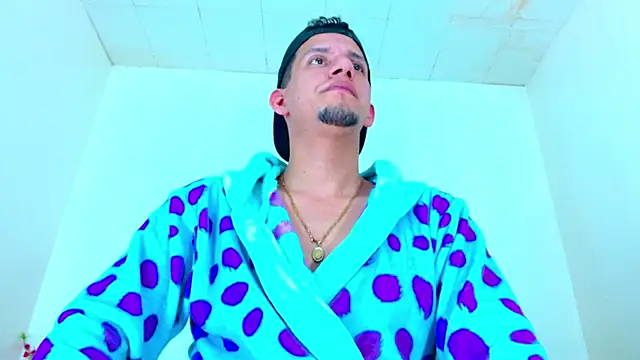 kevin  fox  online show from October 28, 2025, 7:13 pm