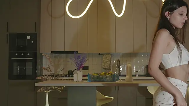 whisper of love online show from October 29, 2025, 2:10 am