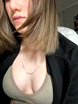 Snapshot of Sultry_fox chatting on December 3, 2024, 3:06 pm Sultry fox online show from December 3, 2024, 3:06 pm