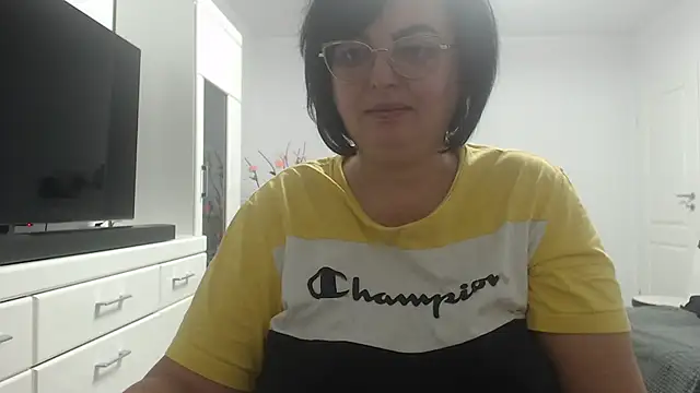 Amandamuller1982 online show from February 5, 2025, 9:40 pm