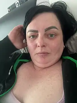 Amandamuller1982 online show from February 25, 2025, 2:15 pm