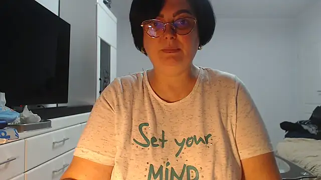 Amandamuller1982 online show from April 9, 2026, 9:21 pm