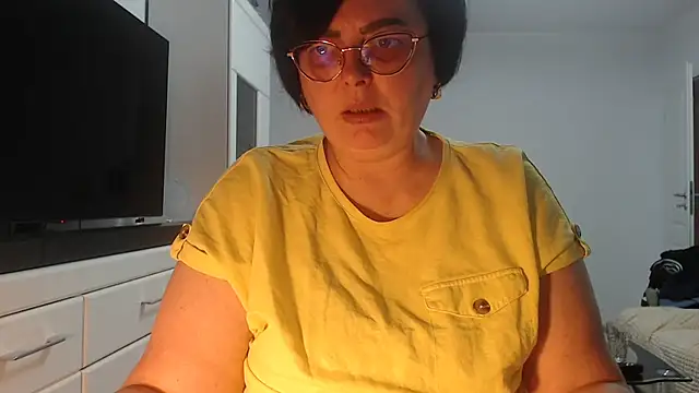 Amandamuller1982 online show from April 13, 2026, 5:28 pm