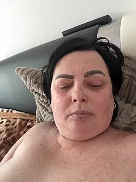 Amandamuller1982 online show from March 4, 2025, 11:08 am