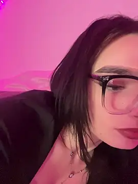 Snapshot of AdelinaAlia chatting on May 16, 2026, 7:35 pm AdelinaAlia online show from May 16, 2026, 7:35 pm