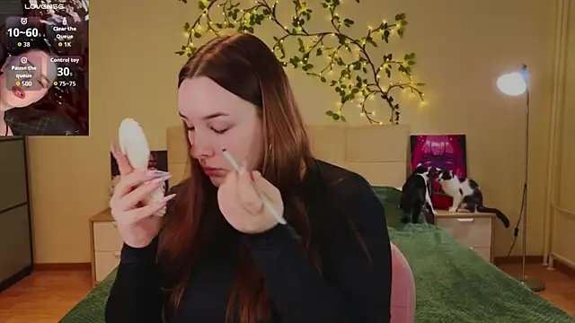 CookyDaisy online show from April 14, 2026, 9:31 pm