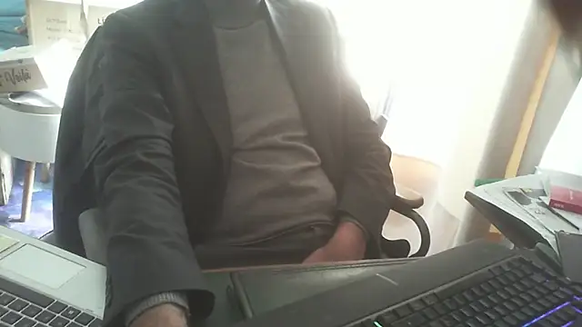 shyfrenchcock1 online show from March 3, 2026, 1:51 pm