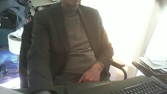 shyfrenchcock1 online show from March 16, 2026, 8:29 am