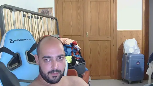 chicomallorca96 online show from June 7, 2026, 4:34 pm