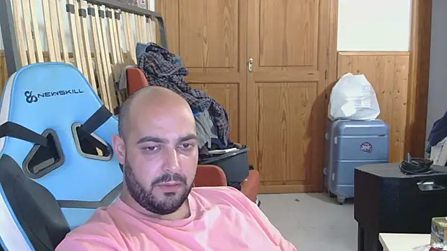 chicomallorca96 online show from April 27, 2026, 3:10 pm