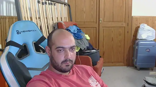 chicomallorca96 online show from April 16, 2026, 3:46 pm