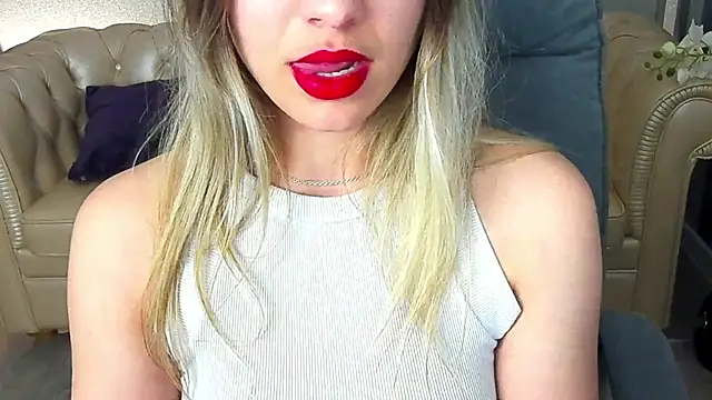 Snapshot of SashaBloom__ chatting on February 20, 2025, 10:16 am SashaBloom online show from February 20, 2025, 10:16 am