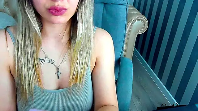 Snapshot of SashaBloom__ chatting on March 15, 2025, 3:18 am SashaBloom online show from March 15, 2025, 3:18 am