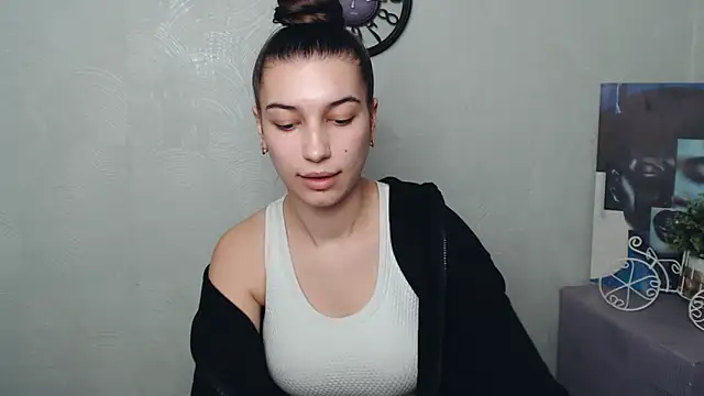 Snapshot of KarolinaRosse_ chatting on March 12, 2025, 10:05 am KarolinaRosse online show from March 12, 2025, 10:05 am