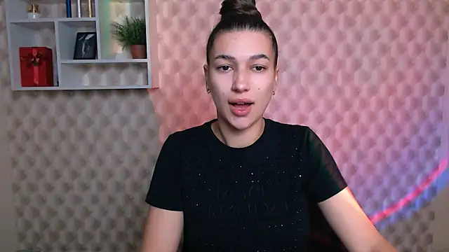 Snapshot of KarolinaRosse_ chatting on October 1, 2025, 5:12 am KarolinaRosse online show from October 1, 2025, 5:12 am