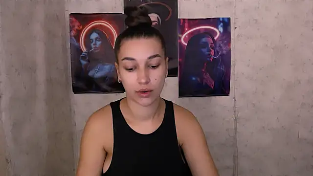 Snapshot of KarolinaRosse_ chatting on September 19, 2025, 5:00 am KarolinaRosse online show from September 19, 2025, 5:00 am