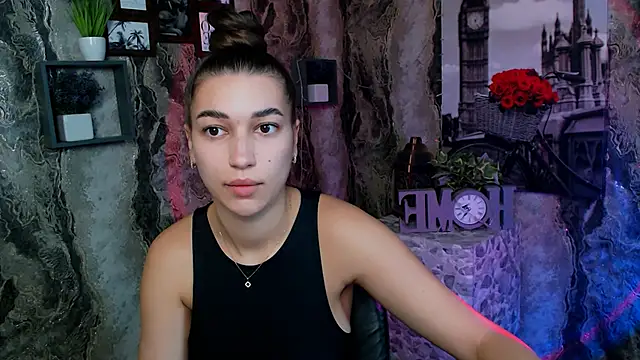 Snapshot of KarolinaRosse_ chatting on October 28, 2025, 6:23 am KarolinaRosse online show from October 28, 2025, 6:23 am