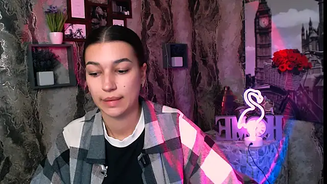 Snapshot of KarolinaRosse_ chatting on October 21, 2025, 5:18 am KarolinaRosse online show from October 21, 2025, 5:18 am