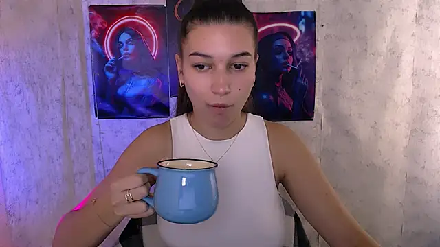 Snapshot of KarolinaRosse_ chatting on October 27, 2025, 6:03 am KarolinaRosse online show from October 27, 2025, 6:03 am