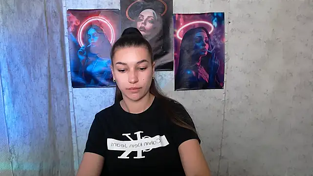 Snapshot of KarolinaRosse_ chatting on October 14, 2025, 4:57 am KarolinaRosse online show from October 14, 2025, 4:57 am