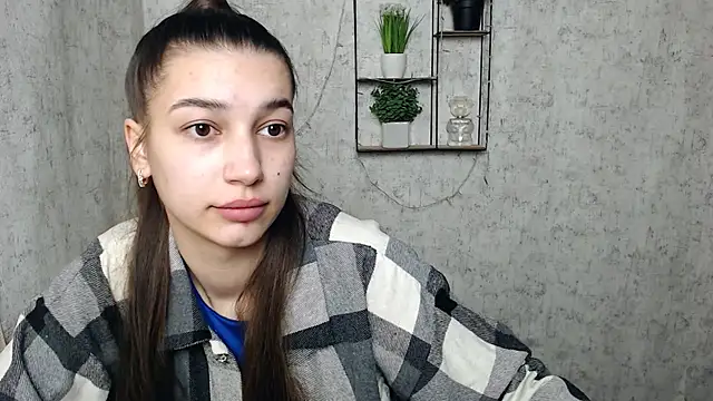 Snapshot of KarolinaRosse_ chatting on March 7, 2025, 6:57 am KarolinaRosse online show from March 7, 2025, 6:57 am