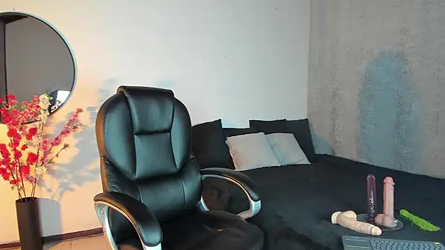 SaraMilf 69 online show from September 24, 2025, 1:39 pm