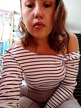 Snapshot of VIOLETA-25_ chatting on October 11, 2025, 3:24 pm VIOLETA-25  online show from October 11, 2025, 3:24 pm