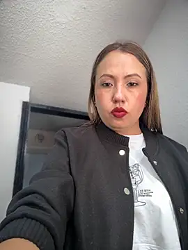 Snapshot of VIOLETA-25_ chatting on October 30, 2025, 2:58 pm VIOLETA-25  online show from October 30, 2025, 2:58 pm