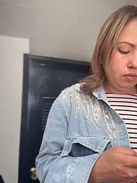 Snapshot of VIOLETA-25_ chatting on October 22, 2025, 3:00 pm VIOLETA-25  online show from October 22, 2025, 3:00 pm