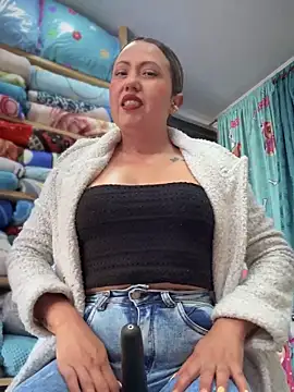 Snapshot of VIOLETA-25_ chatting on October 23, 2025, 3:10 pm VIOLETA-25  online show from October 23, 2025, 3:10 pm