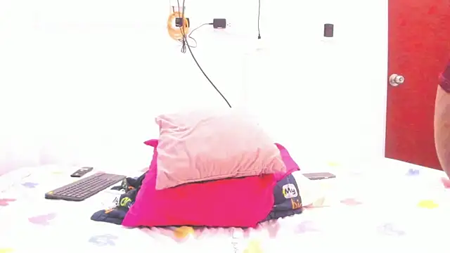 Miranda-brow online show from November 4, 2025, 1:53 am