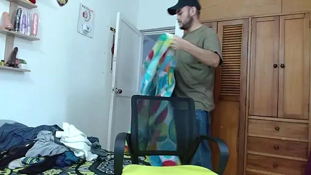 fetish padrino online show from February 18, 2025, 3:52 pm