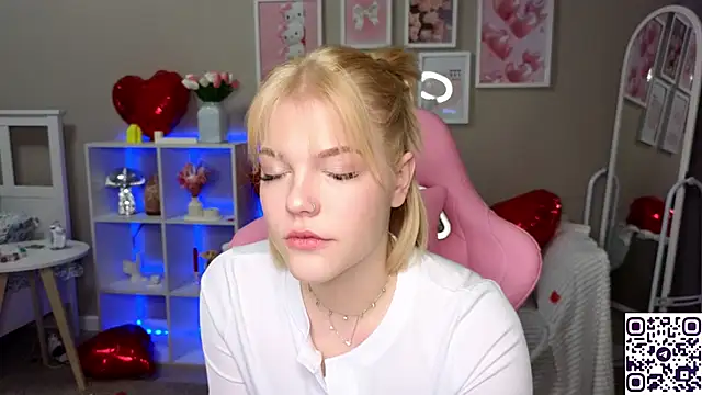 Snapshot of Maya_Rave chatting on February 15, 2025, 3:31 am Maya Rave online show from February 15, 2025, 3:31 am