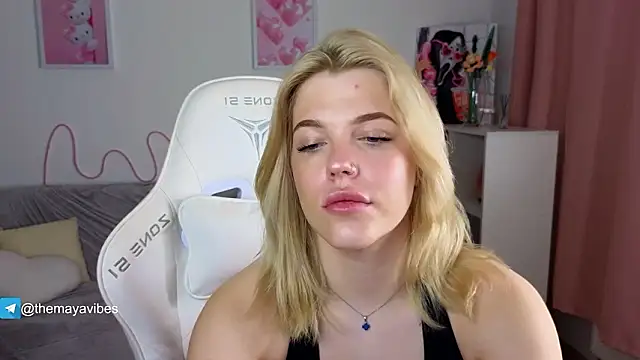 Snapshot of Maya_Rave chatting on February 24, 2026, 3:40 am Maya Rave online show from February 24, 2026, 3:40 am