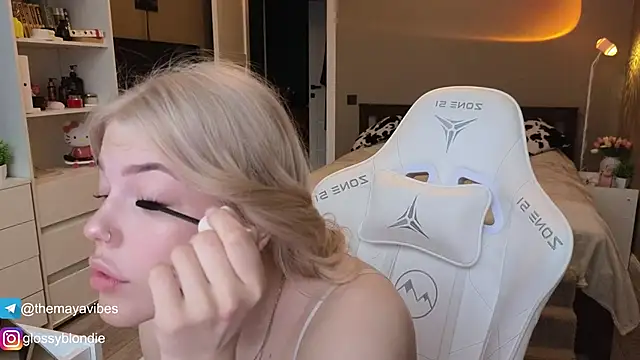 Maya Rave online show from April 6, 2026, 4:08 am