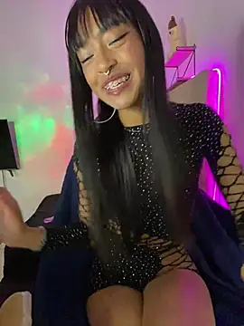 bonnie 18x online show from February 25, 2025, 5:41 am