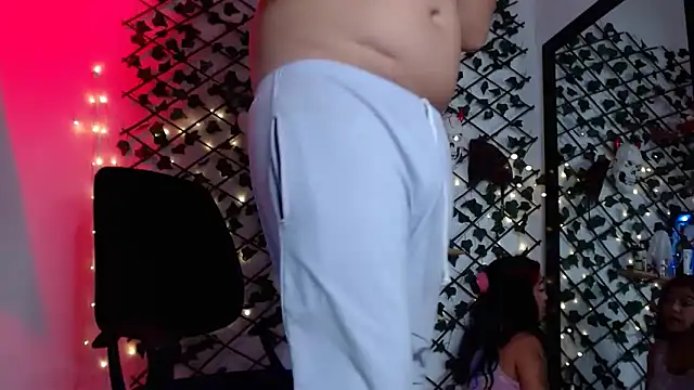 Snapshot of ethanandbrianna chatting on October 9, 2025, 12:33 am ethanandbrianna online show from October 9, 2025, 12:33 am