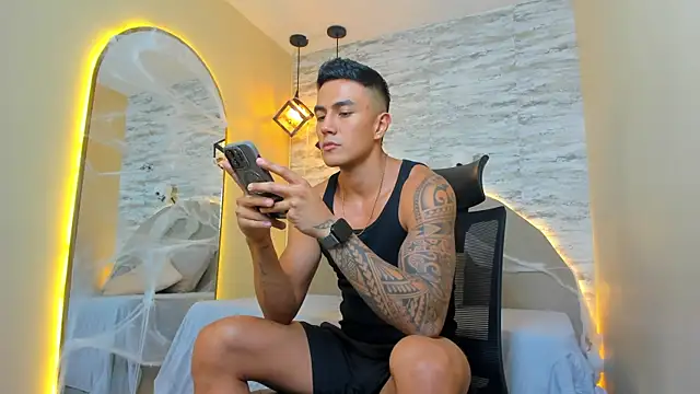 Snapshot of Aron_Bolt chatting on October 18, 2025, 9:06 pm Aron Bolt online show from October 18, 2025, 9:06 pm