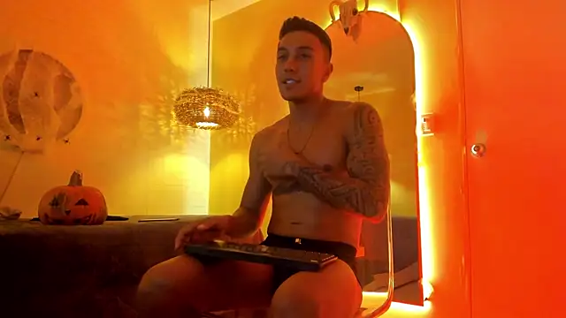 Snapshot of Aron_Bolt chatting on November 1, 2025, 2:07 am Aron Bolt online show from November 1, 2025, 2:07 am