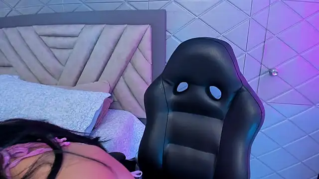 AikoLee  online show from October 28, 2025, 7:07 am