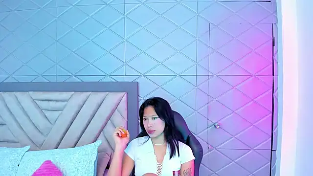 AikoLee  online show from September 25, 2025, 5:02 am