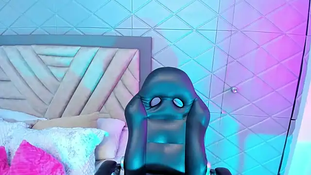 AikoLee  online show from September 20, 2025, 5:34 am