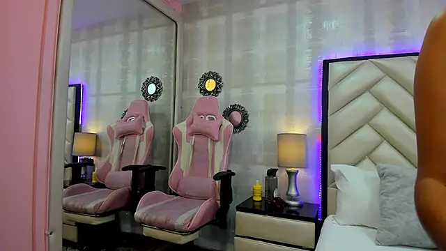 HazelMoret online show from September 17, 2025, 11:34 am