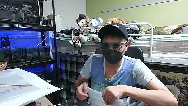 Snapshot of Owl1216 chatting on December 5, 2024, 12:50 pm Owl1216 online show from December 5, 2024, 12:50 pm