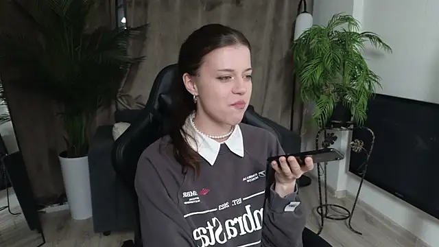 Este Glen online show from September 11, 2025, 10:32 pm